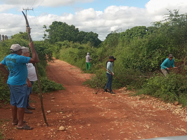 Prefeitura de Milagres realiza importante serviço de manutenção em estradas rurais